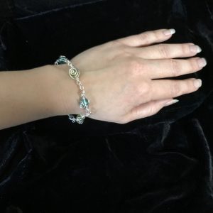 delicate bracelet in copper - with crackle glass beads